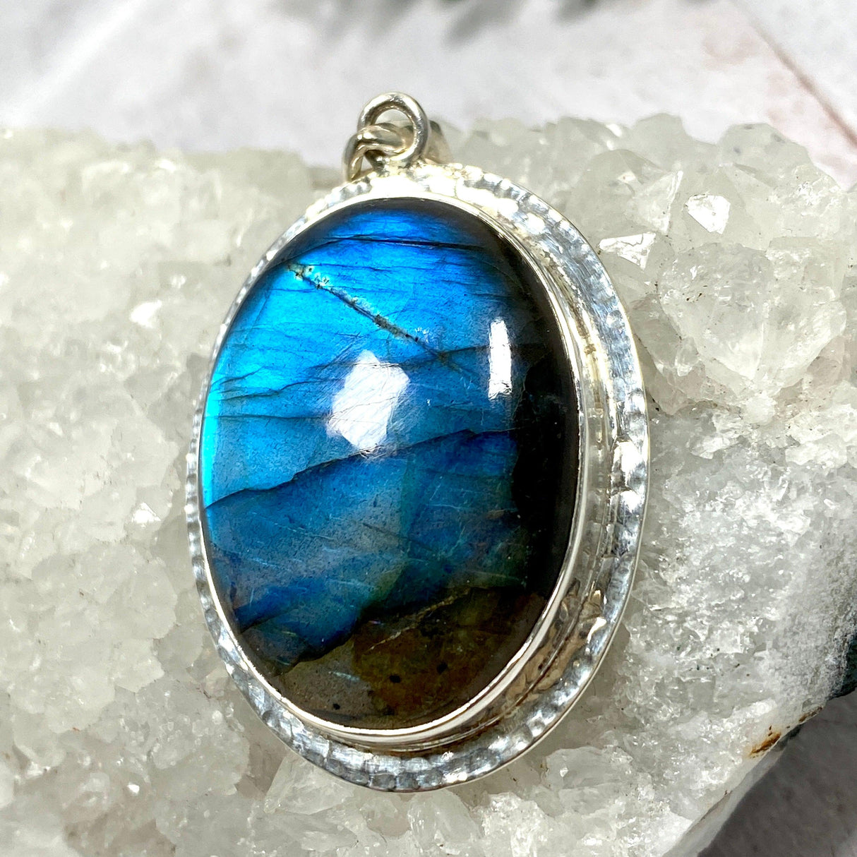 Labradorite oval pendant KPGJ3502 - Nature's Magick