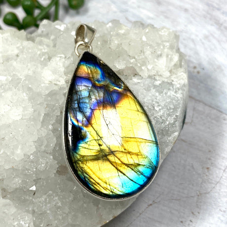 Labradorite tear drop pendant KPGJ1545 - Nature's Magick