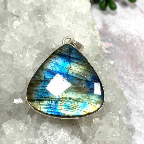 Labradorite tear drop pendant KPGJ1547 - Nature's Magick