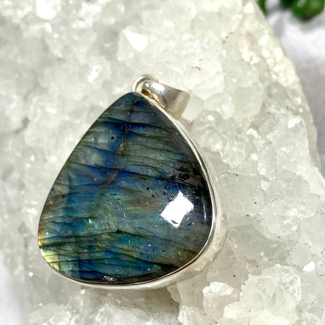 Labradorite tear drop pendant KPGJ1547 - Nature's Magick