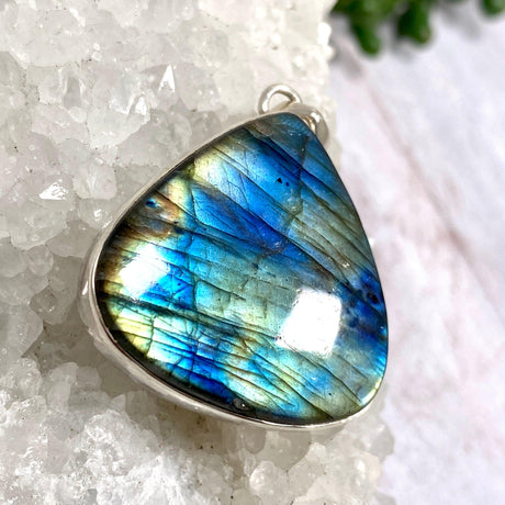 Labradorite tear drop pendant KPGJ1547 - Nature's Magick