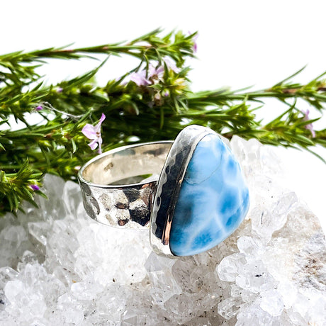 Larimar freeform cabochon ring with beaten band s.9 KRGJ1398 - Nature's Magick