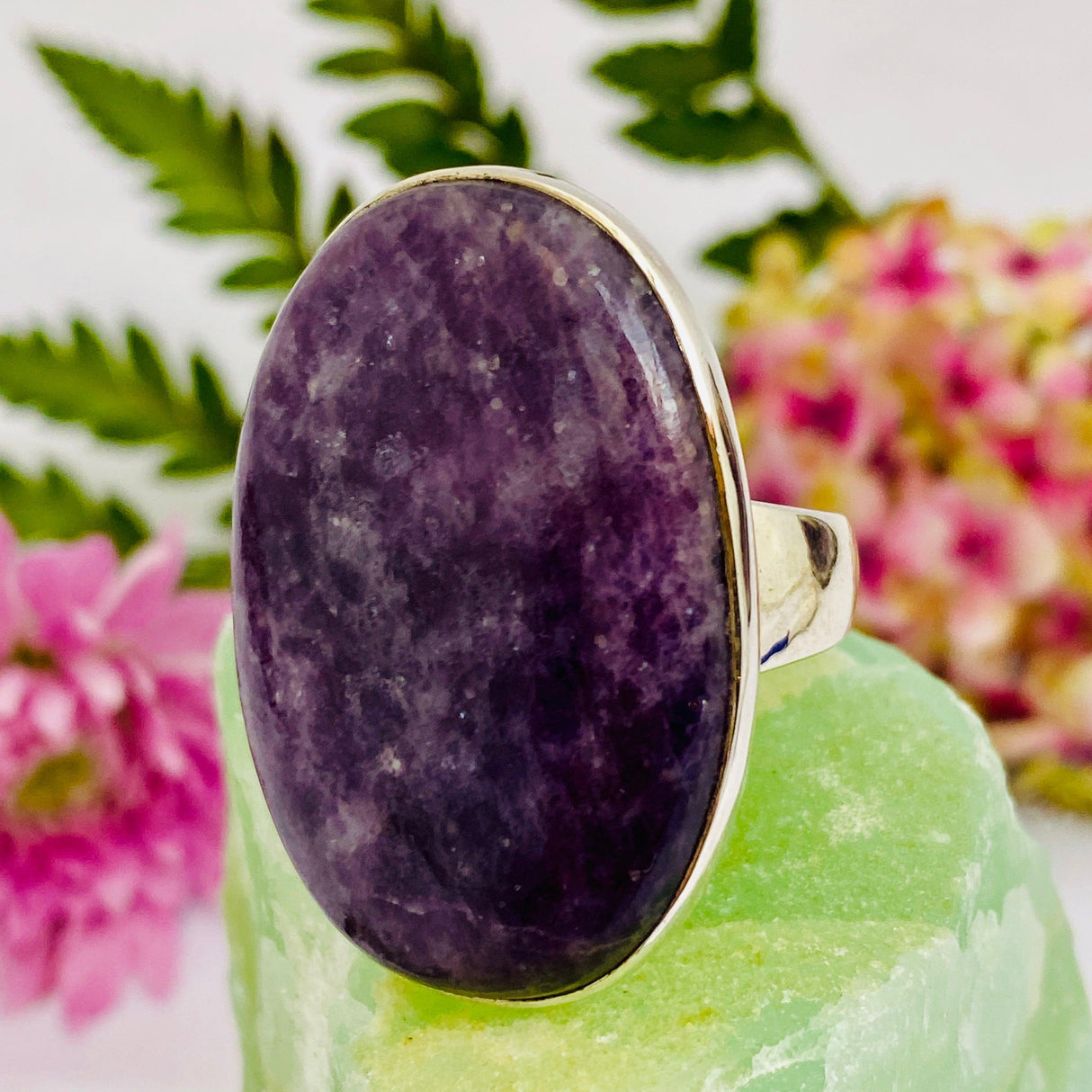 Lepidolite large oval ring s.11 KRGJ1514 - Nature's Magick