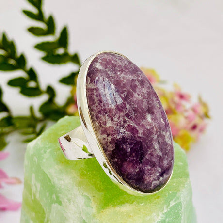 Lepidolite oval ring s.10 KRGJ2058 - Nature's Magick