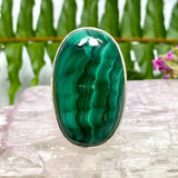 Malachite oval beaten band ring s.8 KRGJ2066 - Nature's Magick