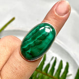 Malachite oval beaten band ring s.8 KRGJ2066 - Nature's Magick