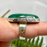 Malachite oval beaten band ring s.8 KRGJ2066 - Nature's Magick