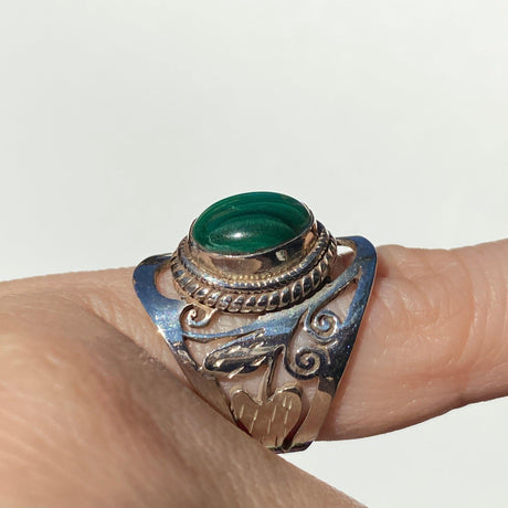 Malachite oval cabochon ring with detailed banding s.6 KRGJ340 - Nature's Magick