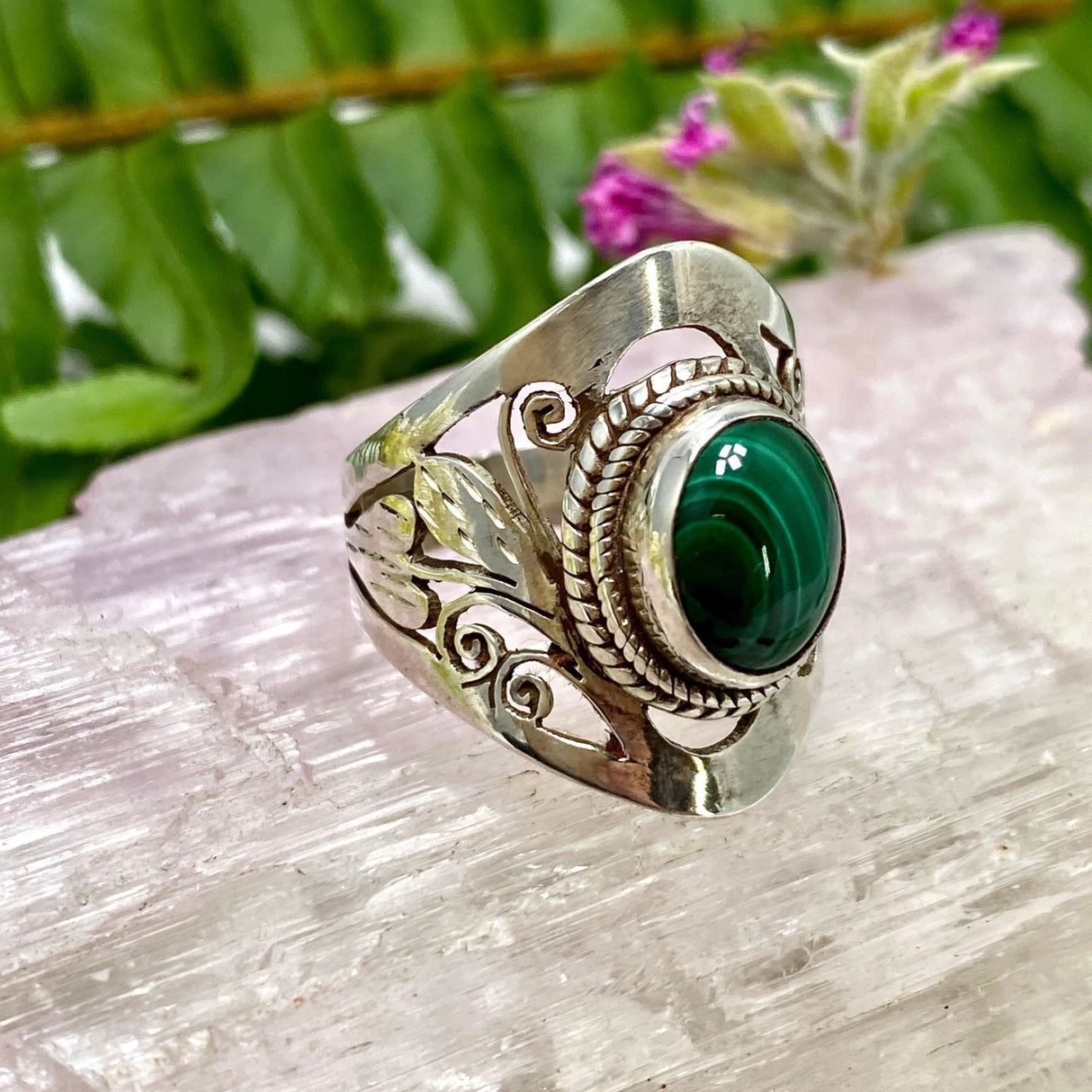 Malachite oval cabochon ring with detailed banding s. 7.5 KRGJ339 - Nature's Magick