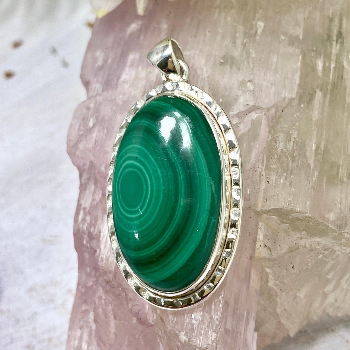 Malachite oval pendant KPGJ3326 - Nature's Magick