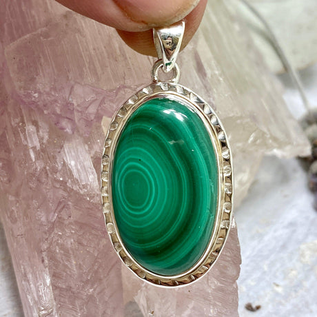 Malachite oval pendant KPGJ3326 - Nature's Magick