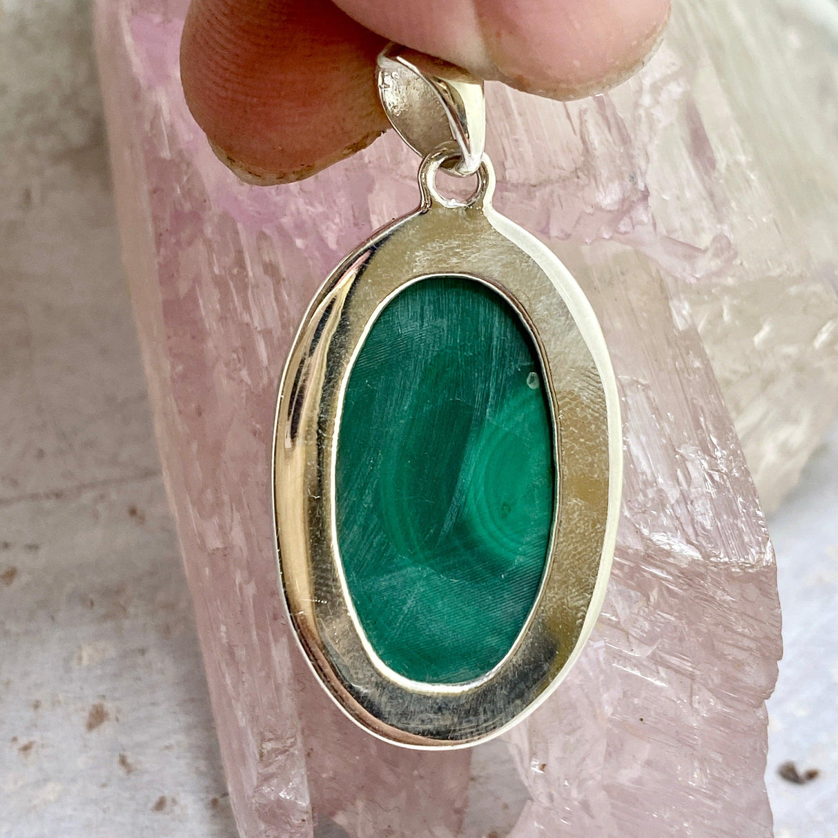 Malachite oval pendant KPGJ3326 - Nature's Magick