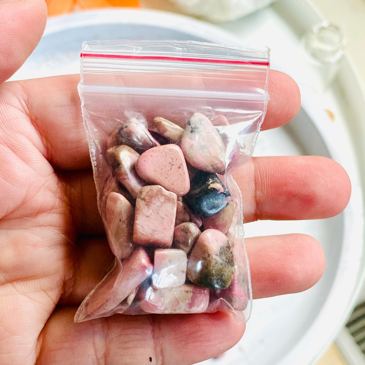 Mini tumbled stones (Chips) 50g - Rhodonite - Nature's Magick