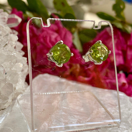 Peridot round faceted stud earrings KEGJ922 - Nature's Magick