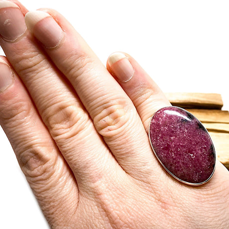 Rhodonite large oval ring with beaten band s.7.5 KRGJ696 - Nature's Magick