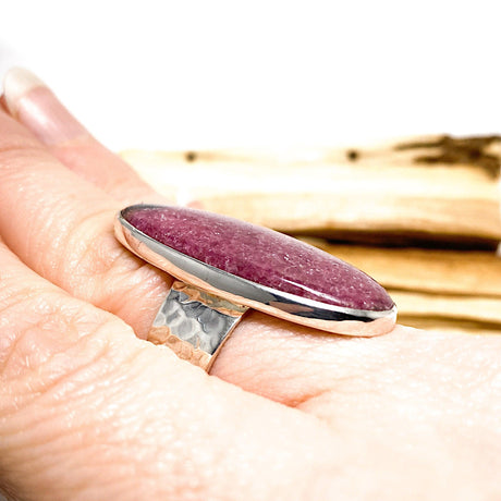 Rhodonite long cabochon oval ring with beaten band s.11 KRGJ701 - Nature's Magick