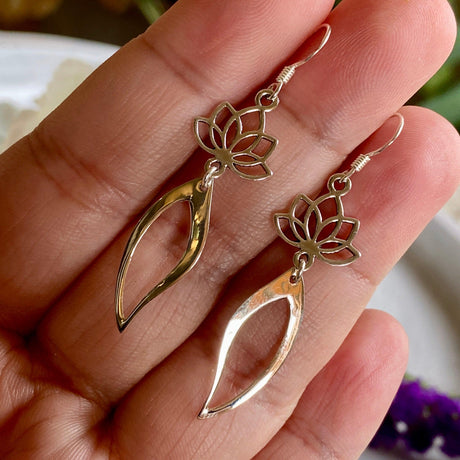 Silver Lotus with leaf earrings SE1027 - Nature's Magick