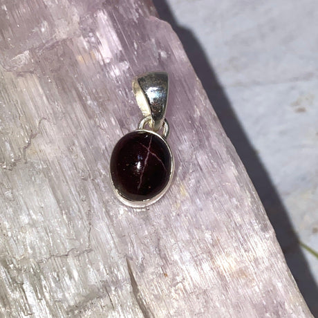 Star Garnet oval pendant KPGJ3227 - Nature's Magick