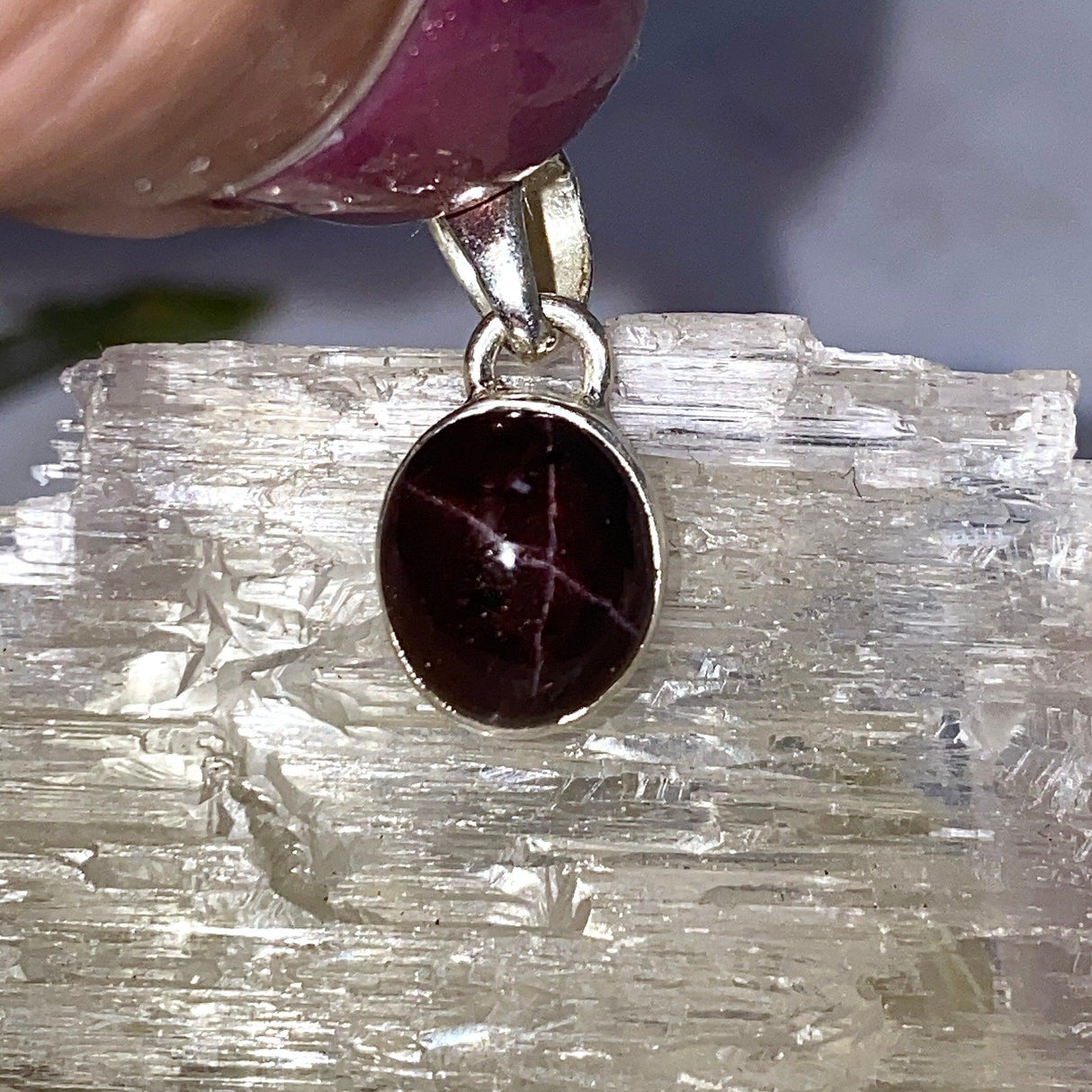 Star Garnet oval pendant KPGJ3227 - Nature's Magick