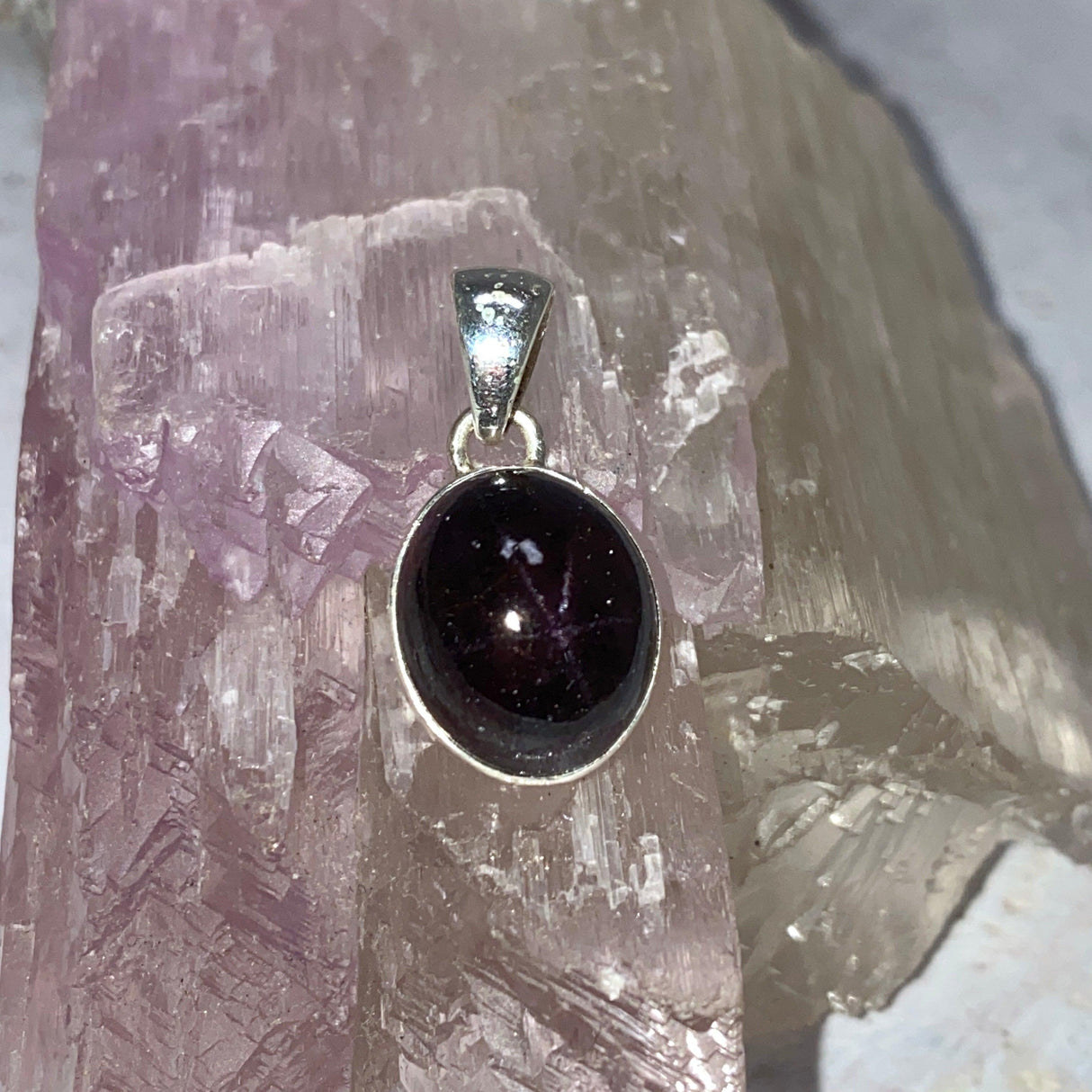 Star Garnet oval pendant KPGJ3231 - Nature's Magick