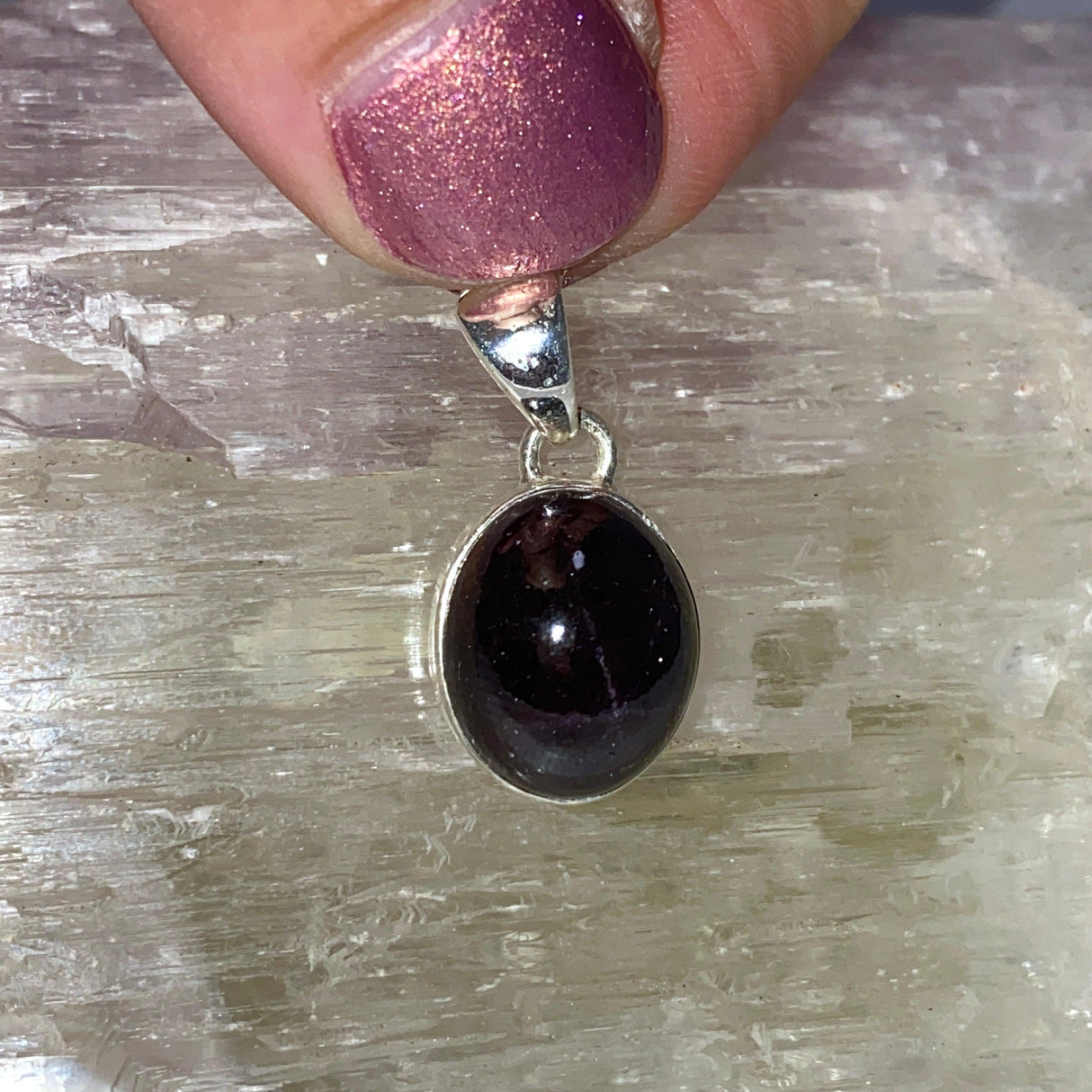 Star Garnet oval pendant KPGJ3231 - Nature's Magick