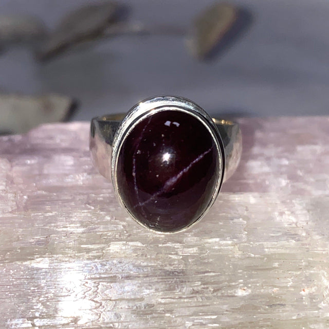 Star Garnet Oval Ring Size 7 KRGJ2406 - Nature's Magick