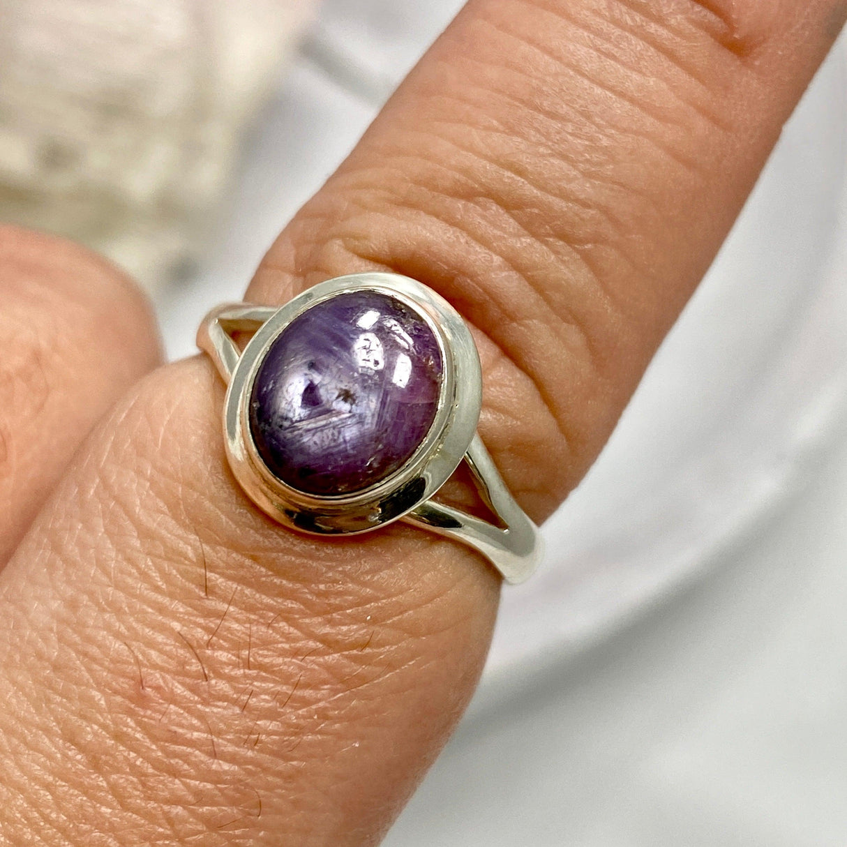 Star Ruby oval ring s.10 KRGJ2505 - Nature's Magick