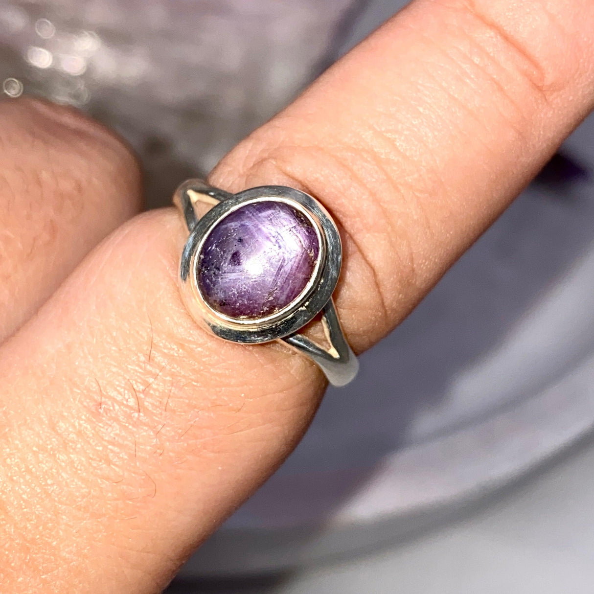 Star Ruby oval ring s.10 KRGJ2505 - Nature's Magick