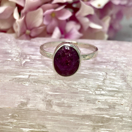 Star Ruby oval ring s.8 KRGJ2493 - Nature's Magick