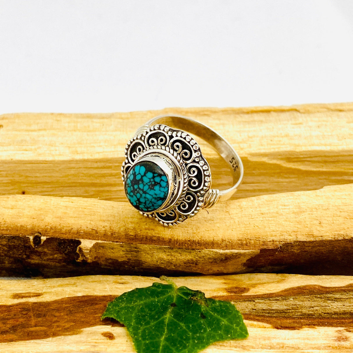 Turquoise oval cabochon ring with detailed setting s.8.5 KRGJ168 - Nature's Magick