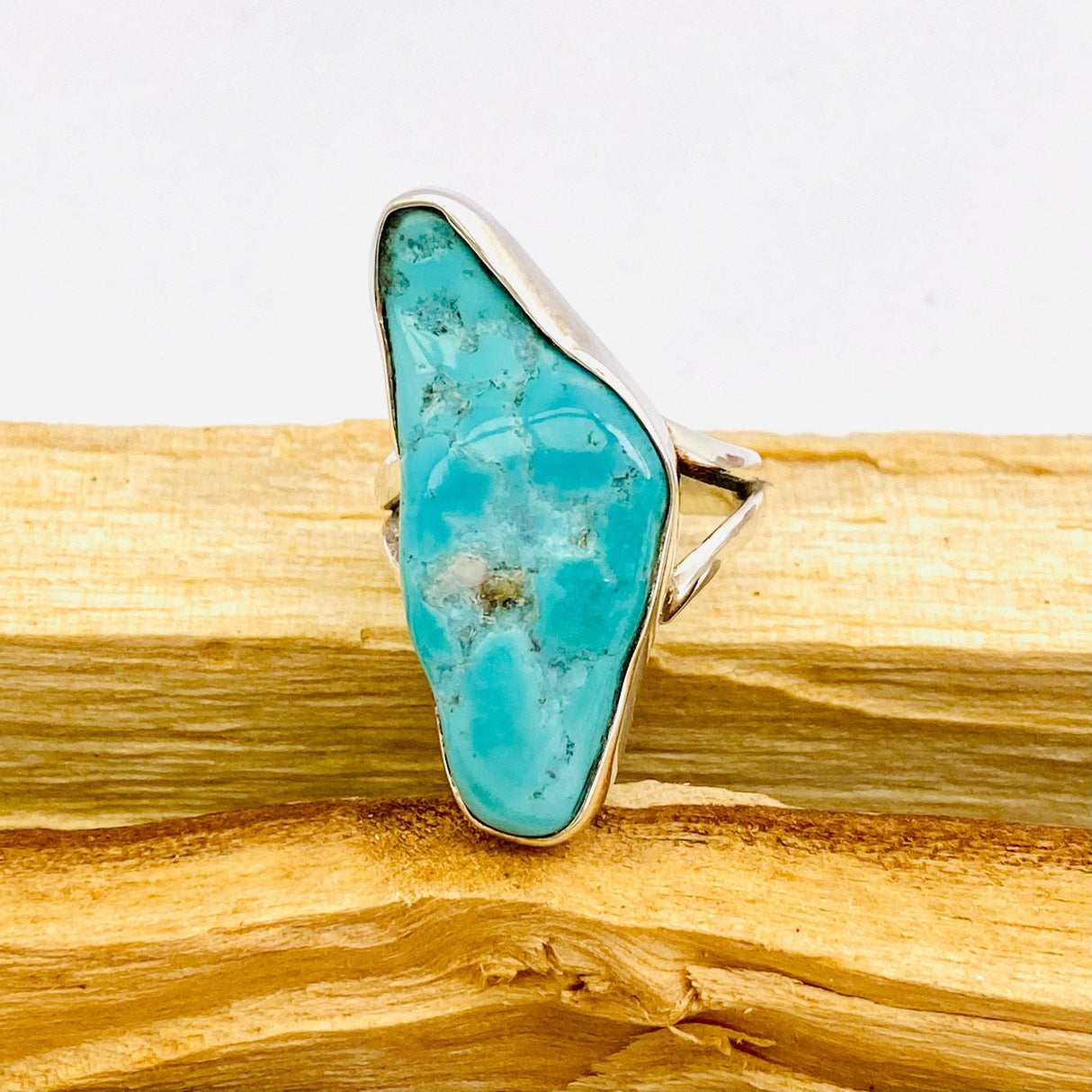 Turquoise polished freeform ring with split band s.6 KRGJ392 - Nature's Magick