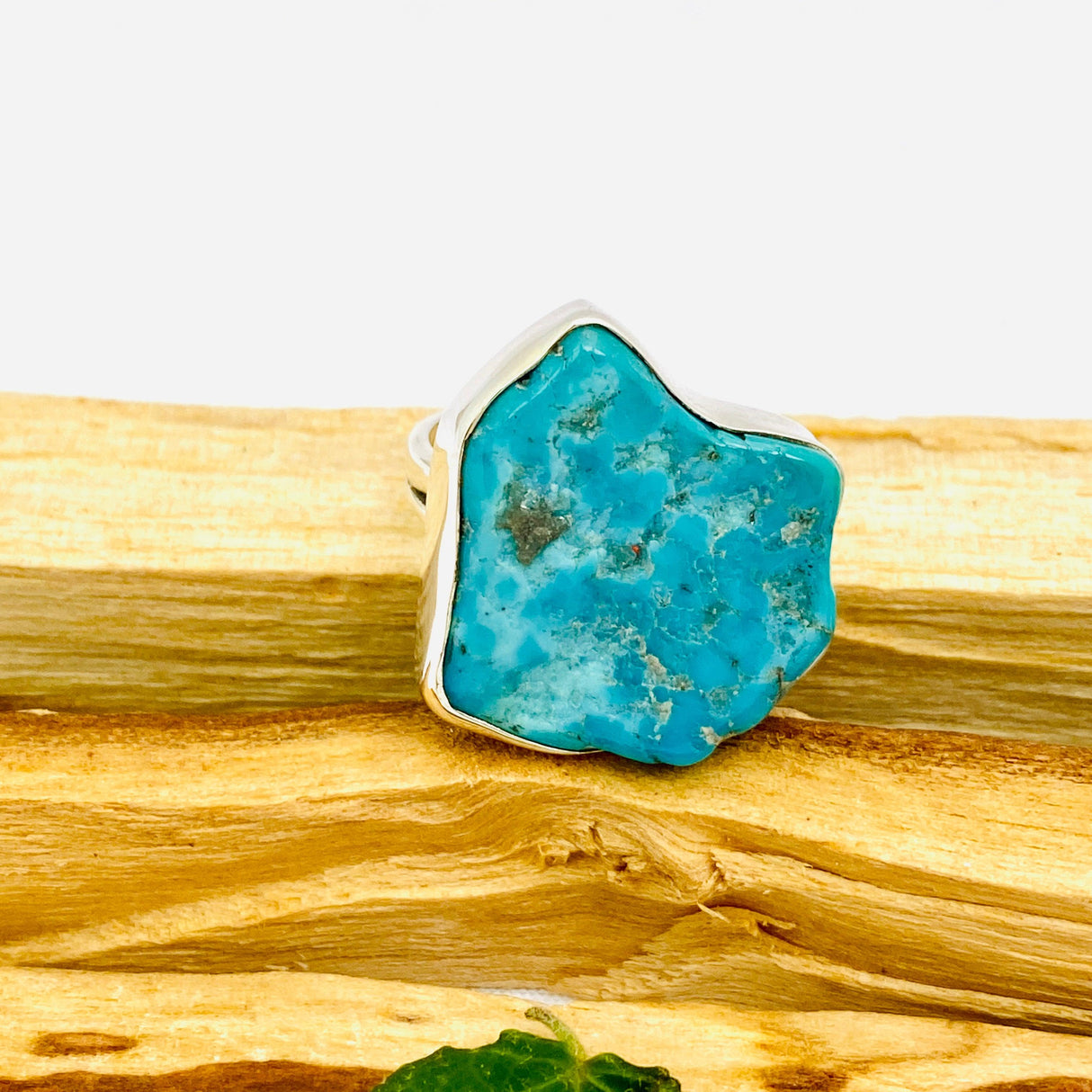 Turquoise polished freeform ring with split band s.8 KRGJ834 - Nature's Magick