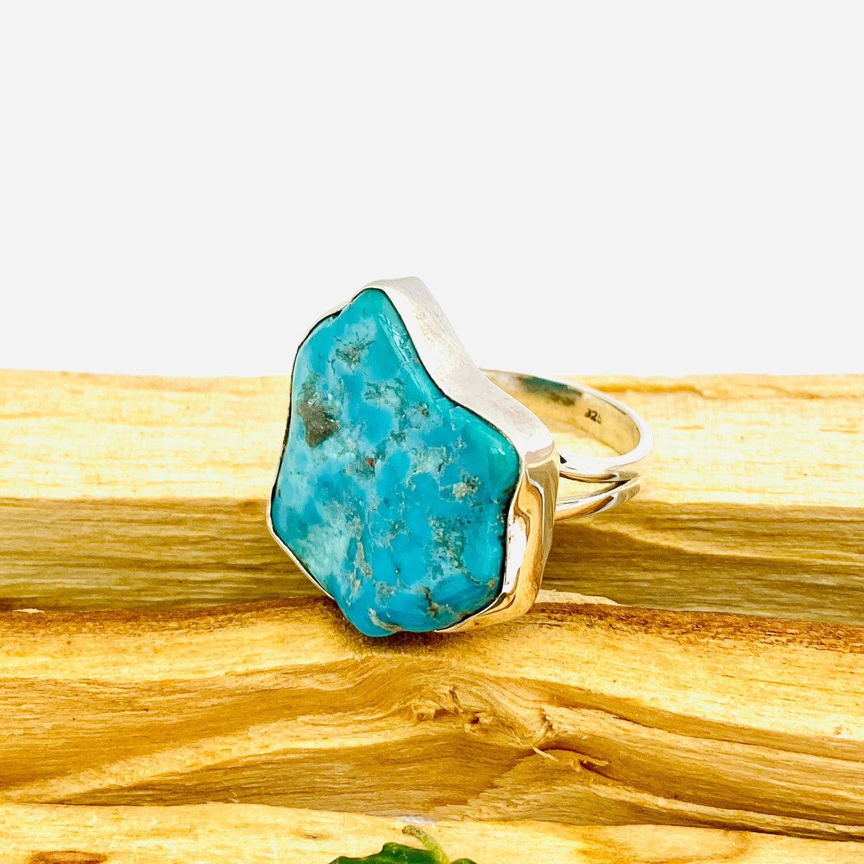 Turquoise polished freeform ring with split band s.8 KRGJ834 - Nature's Magick